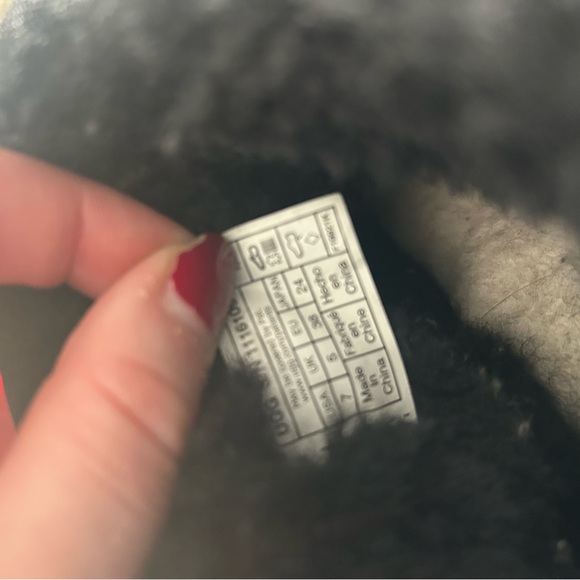 UGG Ultra Mini Slippers Black - Picture 6 of 6